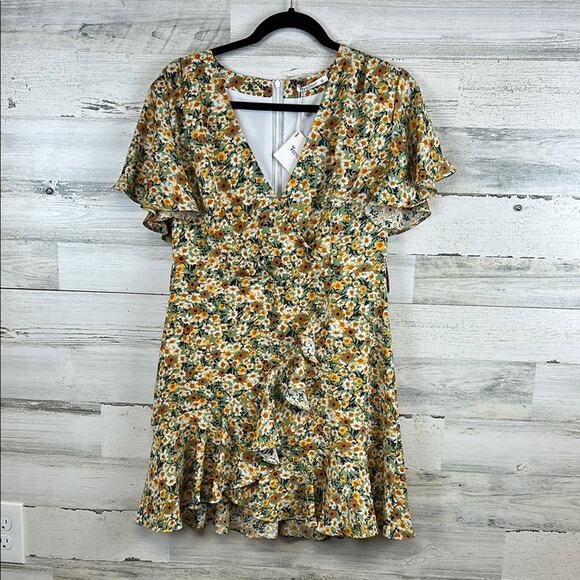 NWT Trenliver Boutique Brand Floral Ruffle Faux Wrap Dress Women’s Size Medium - Picture 3 of 8